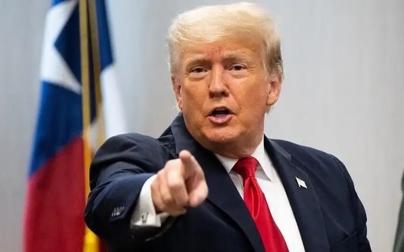 ترامب ساخرا: يمكنني الهرب إلى روسيا