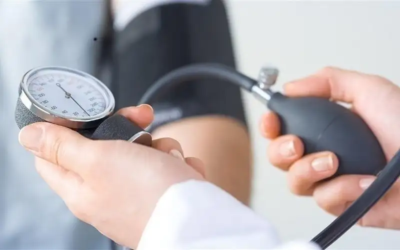 أسباب انخفاض ضغط الدم وأعراضه