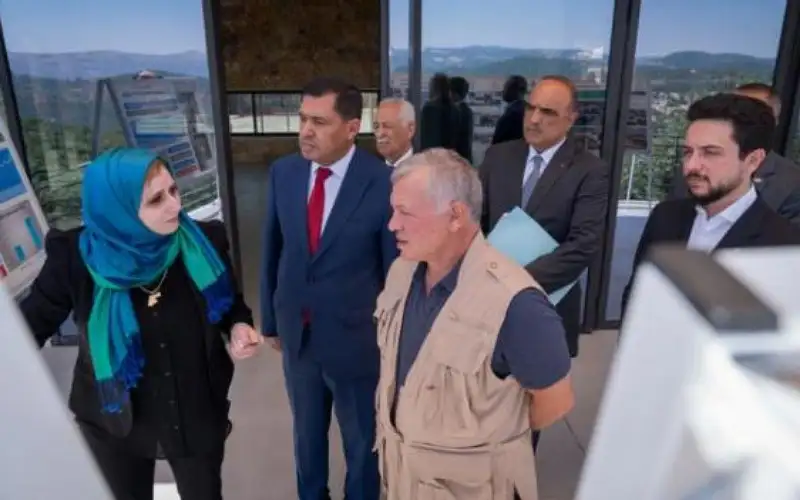 الملك يغرد: يوم جميل بين الأهل