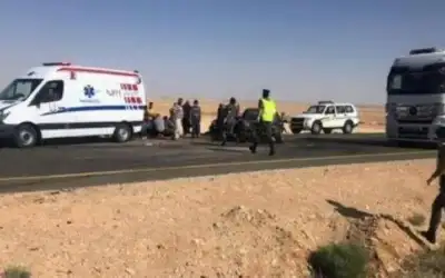 وفاة وإصابة بتصادم مركبتين على الطريق