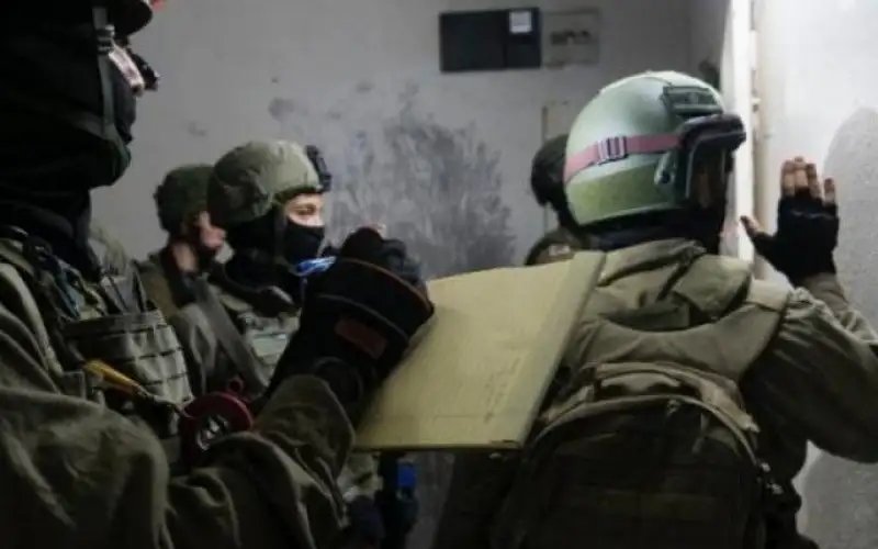 الاحتلال يأخذ قياسات منزل منفذي عملية