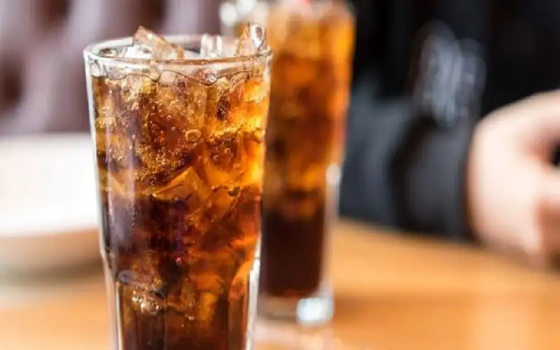 المياه الغازية.. هل تسبب حصوات الكلى؟