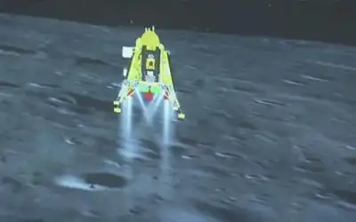 الروبوت الهندي يبدأ استكشاف قطب القمر