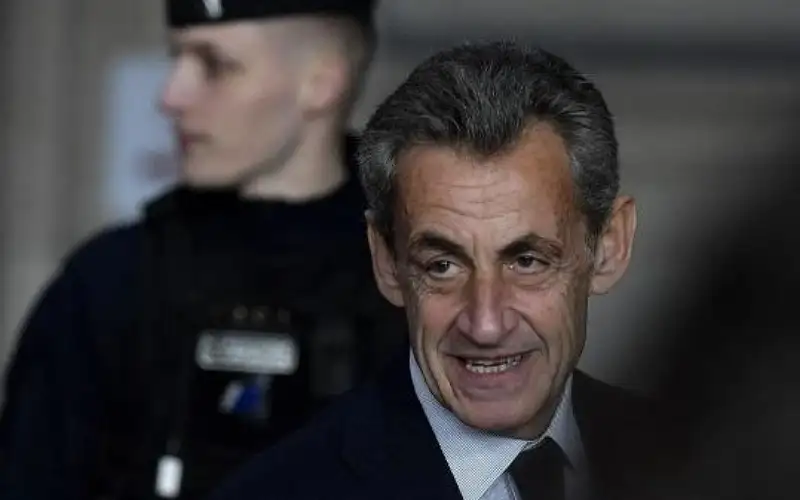 محاكمة ساركوزي بتهمة تلقي تمويل ليبي