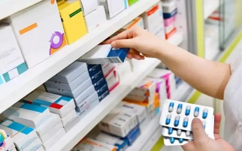 مأدبا: إغلاق 3 صيدليات وتنبيه مختبر