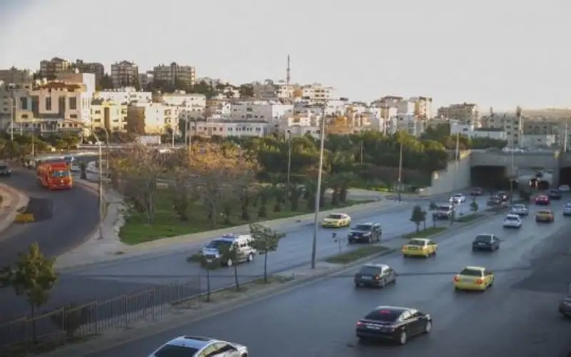 تحويلات مرورية لتسهيل الحركة قرب مستشفى