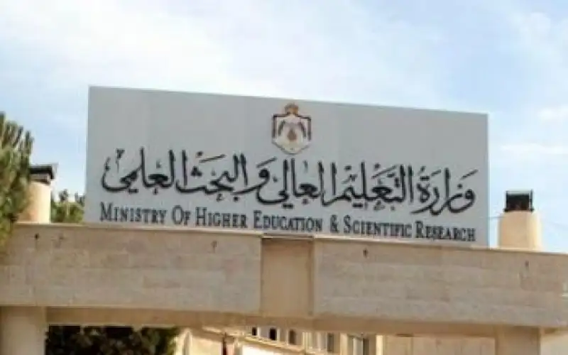 تمديد طلبات الالتحاق لمرحلتي البكالوريوس والدبلوم