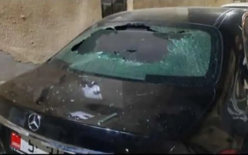 مجهولون يحطمون مركبة رئيس بلدية الرصيفة