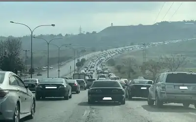 أزمة مرورية جراء تصادم 5 مركبات