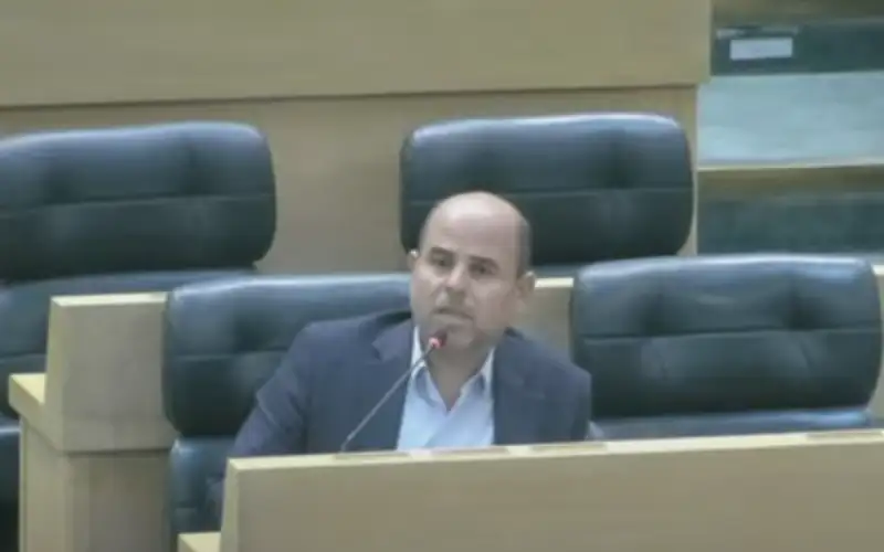 العكور يطالب بمدقق لغوي في مجلس