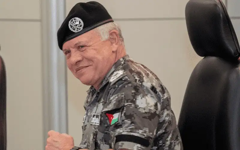 الملك يزور قيادة الدرك