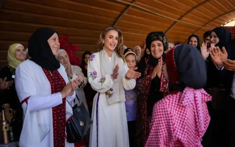 الملكة رانيا العبدالله تزور مطبخ السيدة