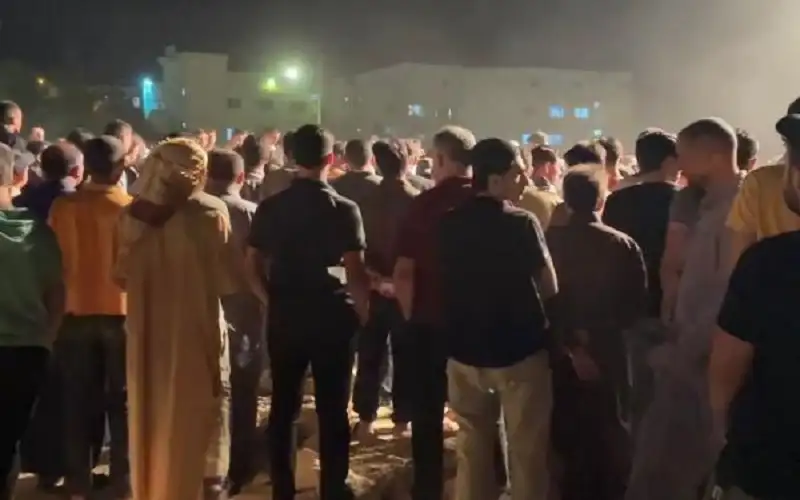 الآلاف يشيعون جثمان الفقيد الفناطسة في