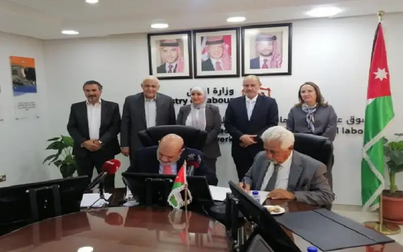 عقد عمل موحد جديد للعاملين في