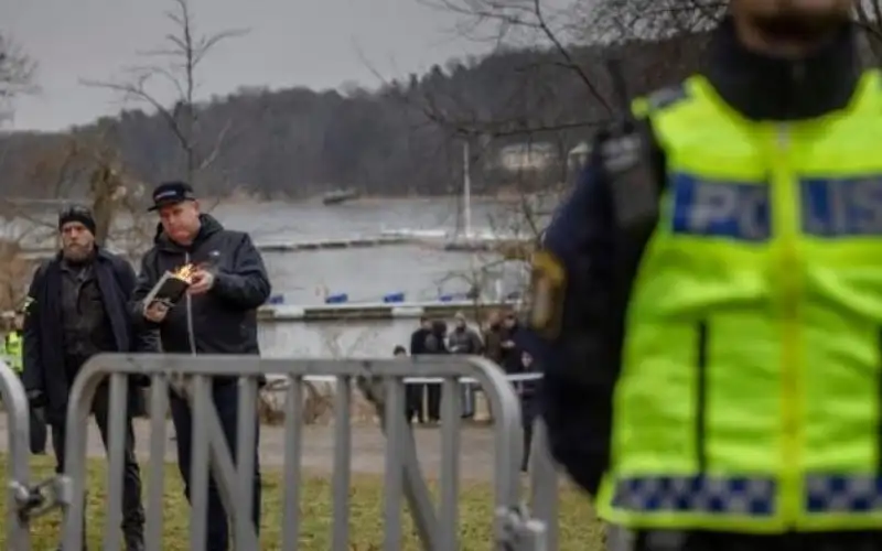 استطلاع: غالبية السويديين يؤيدون حظر حرق