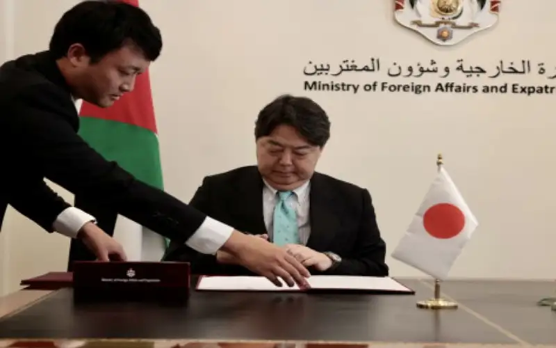 وزير الخارجية الياباني يؤكد استمرار دعم
