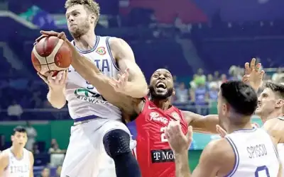 إيطاليا تبلغ ربع نهائي كأس العالم