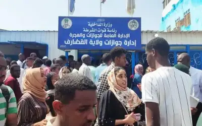 آلاف السودانيين يتدافعون لاستخراج جواز السفر