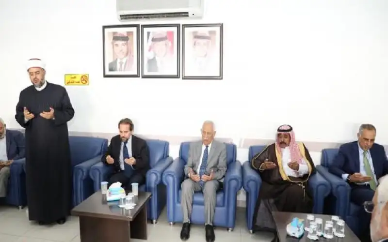 مندوبا عن الملك وولي العهد ..