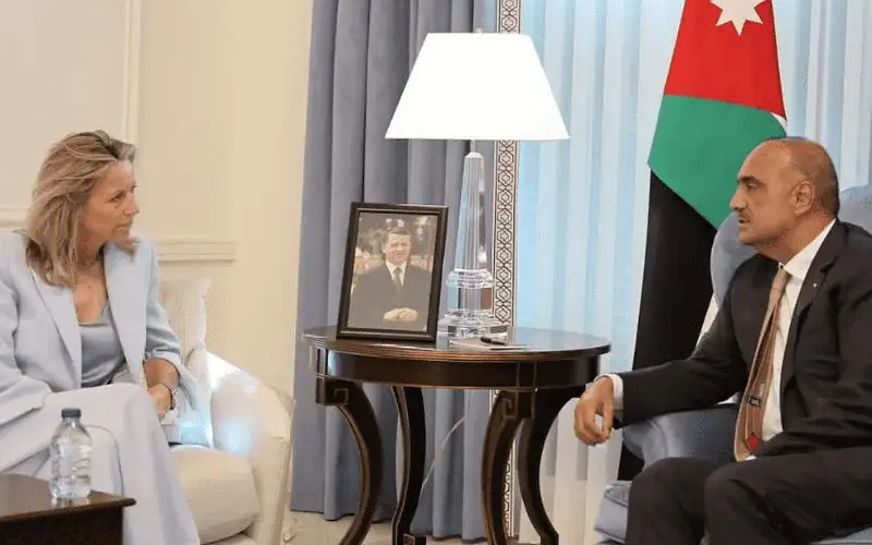 الخصاونة يستقبل وزيرة الدفاع الهولندية