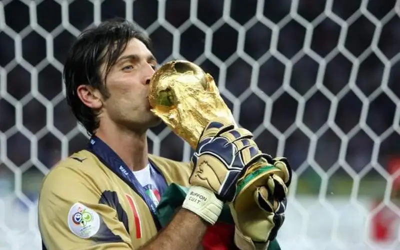 بعد اعتزاله .. بوفون يعود إلى