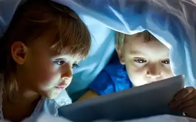 التعرض للأجهزة الإلكترونية يصيب الأطفال بتأخر