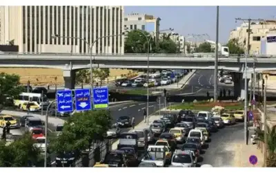 تعطل مركبة أعلى جسر النهضة باتجاه
