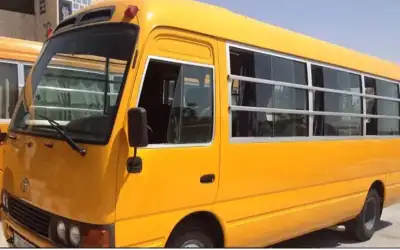 حالته حرجة .. باص مدرسة يدهس