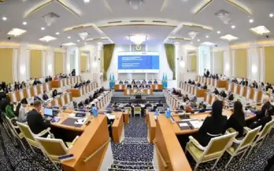 كازاخستان توحد 30 محكمة دستورية من