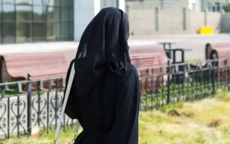 لجنة أميركية تنتقد قرار فرنسا حظر