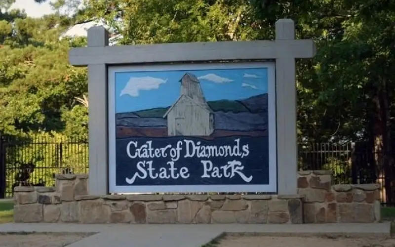 طفلة تعثر على ألماسة ضخمة عيار