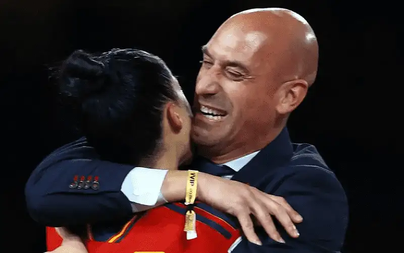 الاتحاد الإسباني يؤكد استقالة رئيسه من