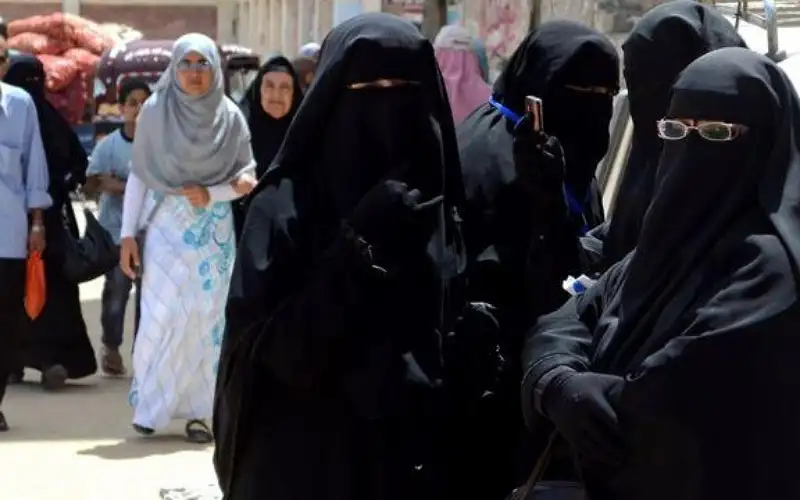 مصر تحظر ارتداء النقاب في المدارس