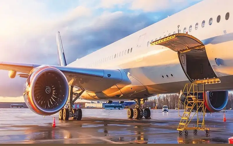 طائرة تهبط من دون أمتعة الركاب