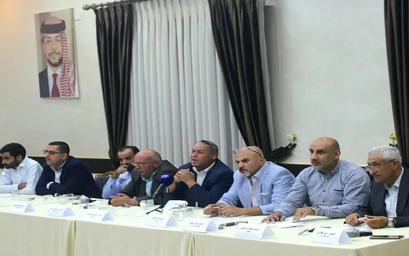 تجار ومصنعو الأثاث يبحثون آليات الحد