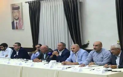 تجار ومصنعو الأثاث يبحثون آليات الحد