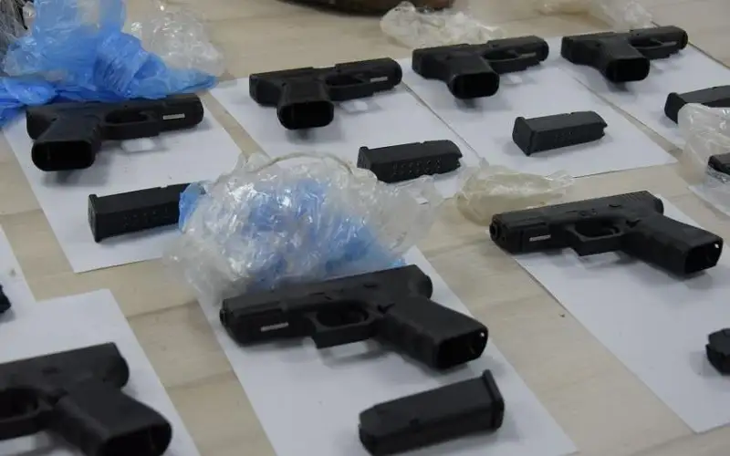 شرطة الاحتلال: ضبط تجار أسلحة في