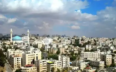 طقس معتدل نهارا وباردةد ليلا لنهاية