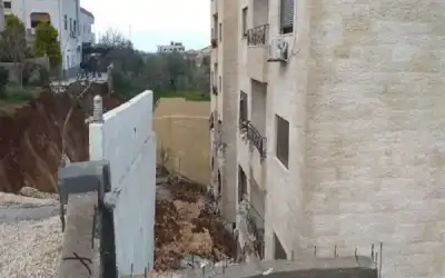 وقف حفرية مشروع سكني بسبب انهيار