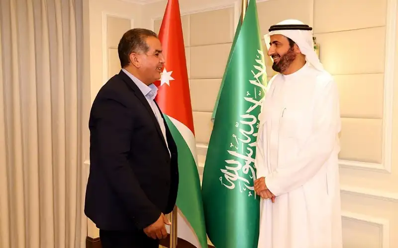 بحث تسهيل رحلات العمرة جوا للأردنيين