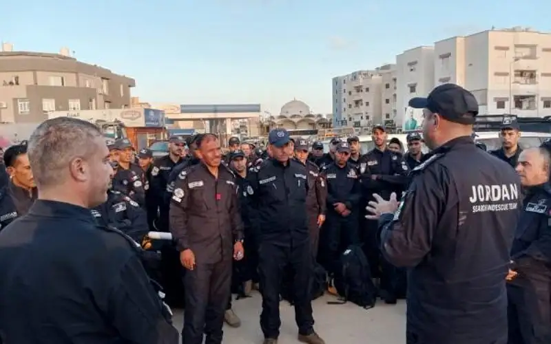 فريق البحث والإنقاذ الأردن يبدأ عمله