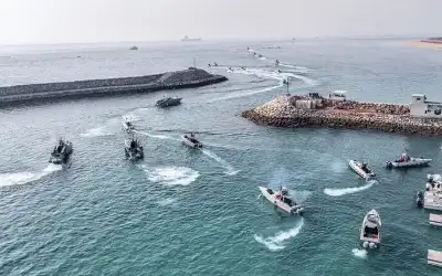 إيران تعلن احتجاز سفينتين أجنبيتين في