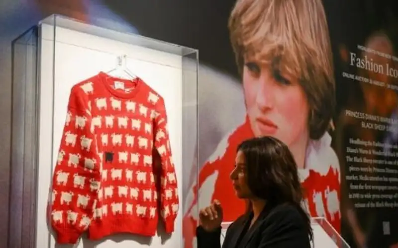 بيع أشهر سترة للأميرة ديانا بأكثر