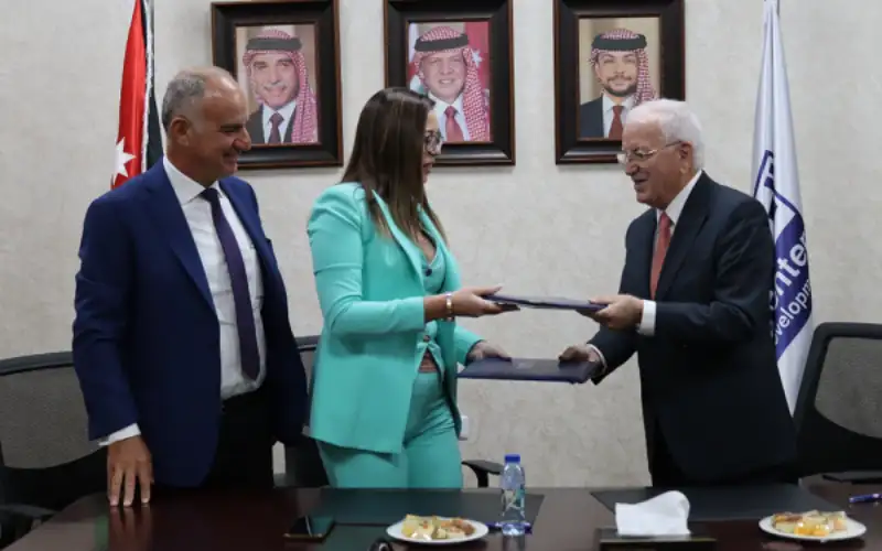 اختيار سلسلة عالمية لتطوير مبحث اللغة