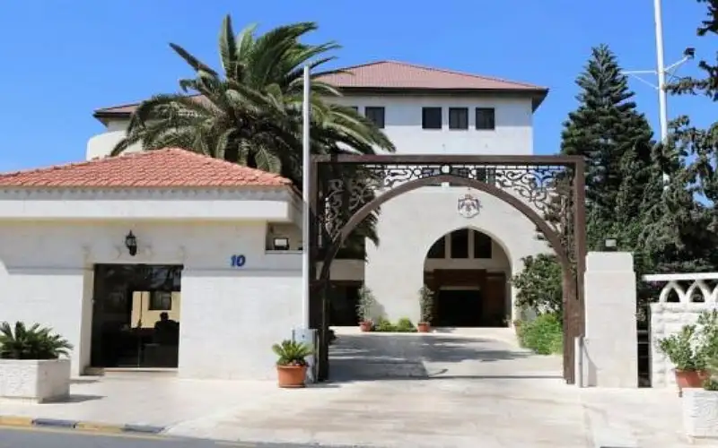 موظفون حكوميون إلى التقاعد (أسماء)