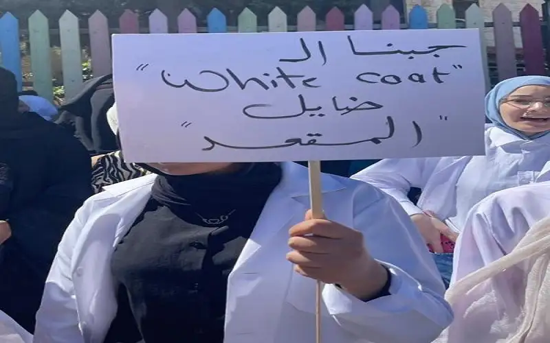 بالروب الأبيض .. ناجحو توجيهي يجددون