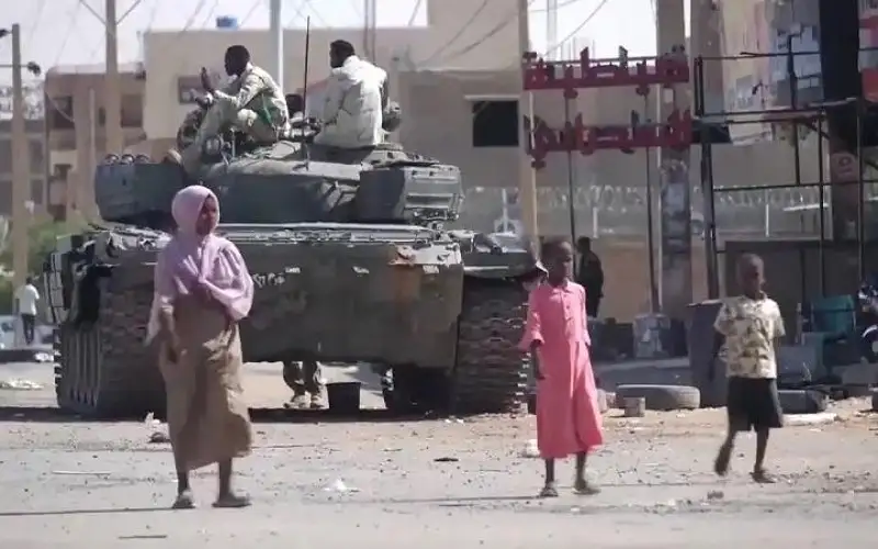 اشتباكات بين الجيش والدعم السريع بالسودان