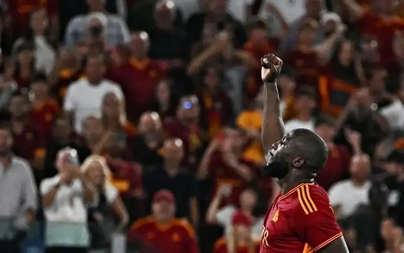 مورينيو: لوكاكو بحاجة إلى الحب