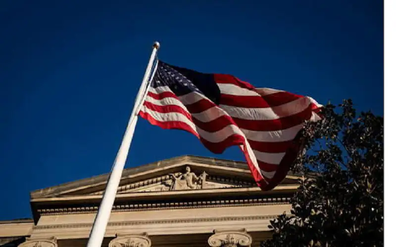 الفيدرالي الأميركي يبقي على أسعار الفائدة