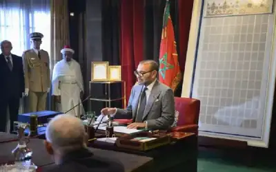 ملك المغرب يترأس جلسة لإعادة بناء